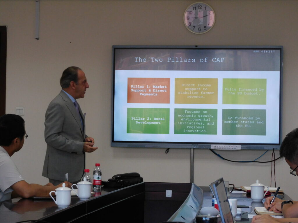 Presentation of the two pillars of the Common Agricultural Policy during the seminar at Renmin University of China